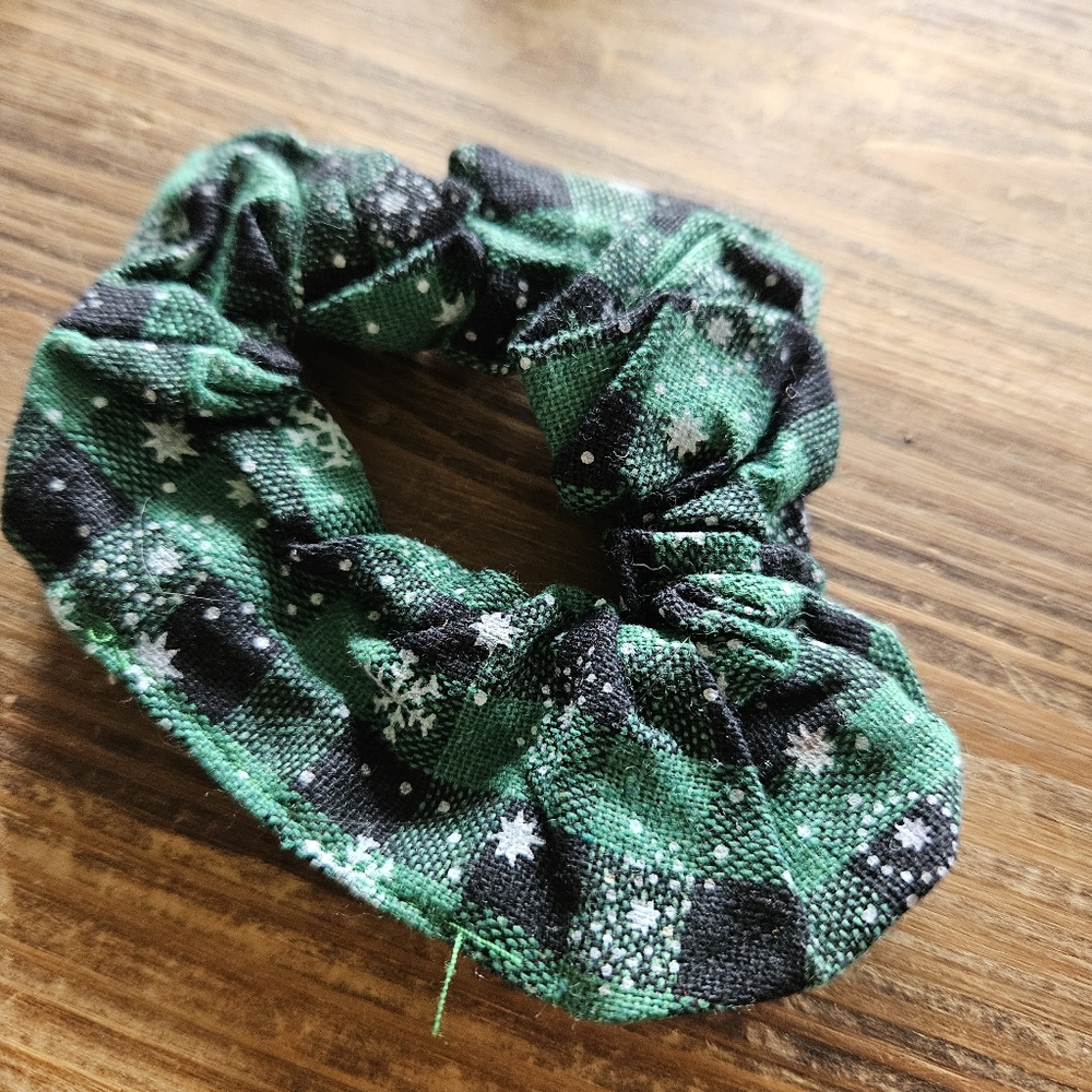 Atelier Sona Red and Green Hair Accessories with Soft Fabric and Star Pattern